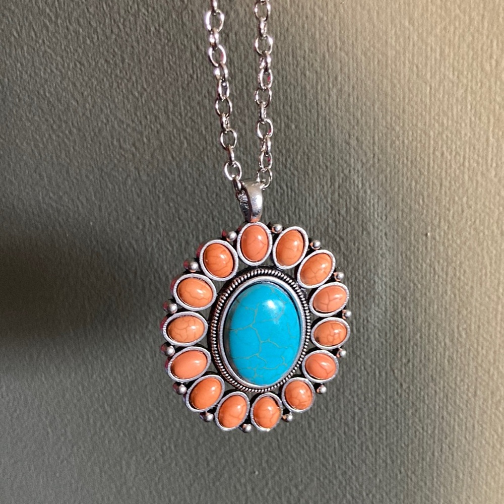 NWT Paparazzi Fashion Fix Necklace with Earrings and Bracelet